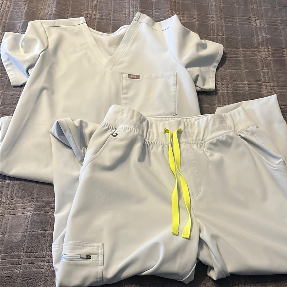 Figs Open Skies Scrub Set!